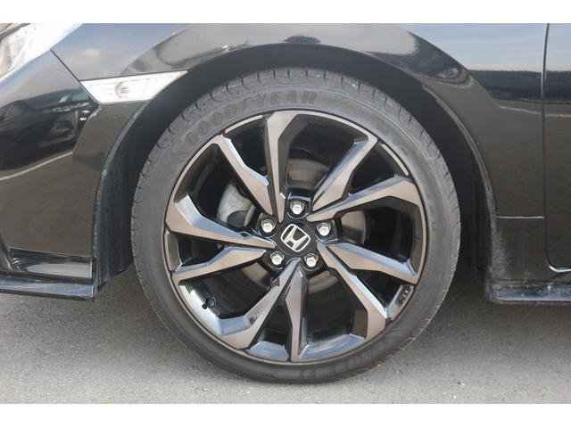 シビック ハッチバック　禁煙車　黒革シート　純正ナビ　フルセグＴＶ　バックカメラ　レーダークルーズコントロール　衝突軽減ブレーキ　ＬＥＤヘッドライト　シートヒーター　パワーシート　アイドリングストップ　電動格納ドアミラー（21枚目）