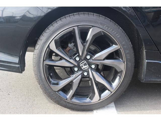 シビック ハッチバック　禁煙車　黒革シート　純正ナビ　フルセグＴＶ　バックカメラ　レーダークルーズコントロール　衝突軽減ブレーキ　ＬＥＤヘッドライト　シートヒーター　パワーシート　アイドリングストップ　電動格納ドアミラー（22枚目）