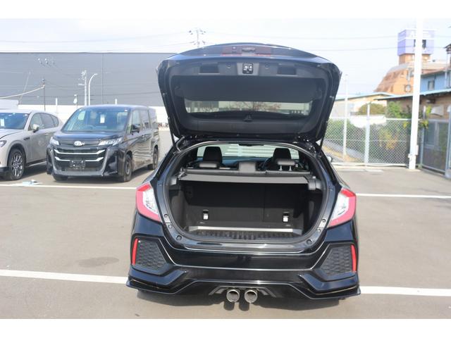 シビック ハッチバック　禁煙車　黒革シート　純正ナビ　フルセグＴＶ　バックカメラ　レーダークルーズコントロール　衝突軽減ブレーキ　ＬＥＤヘッドライト　シートヒーター　パワーシート　アイドリングストップ　電動格納ドアミラー（26枚目）