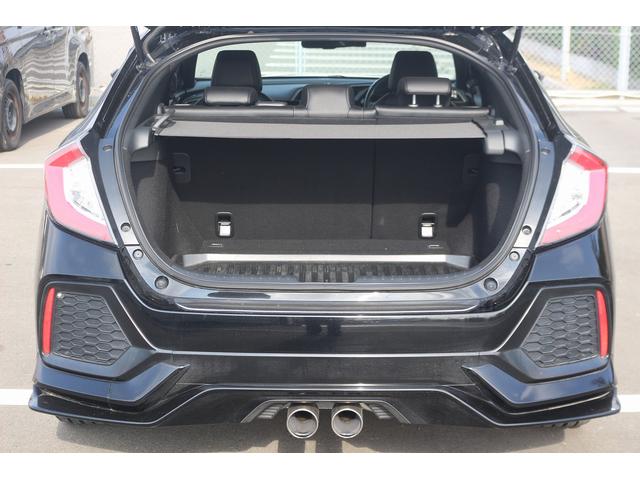 シビック ハッチバック　禁煙車　黒革シート　純正ナビ　フルセグＴＶ　バックカメラ　レーダークルーズコントロール　衝突軽減ブレーキ　ＬＥＤヘッドライト　シートヒーター　パワーシート　アイドリングストップ　電動格納ドアミラー（27枚目）
