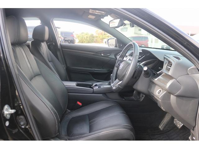 シビック ハッチバック　禁煙車　黒革シート　純正ナビ　フルセグＴＶ　バックカメラ　レーダークルーズコントロール　衝突軽減ブレーキ　ＬＥＤヘッドライト　シートヒーター　パワーシート　アイドリングストップ　電動格納ドアミラー（29枚目）