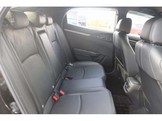 シビック ハッチバック　禁煙車　黒革シート　純正ナビ　フルセグＴＶ　バックカメラ　レーダークルーズコントロール　衝突軽減ブレーキ　ＬＥＤヘッドライト　シートヒーター　パワーシート　アイドリングストップ　電動格納ドアミラー（31枚目）