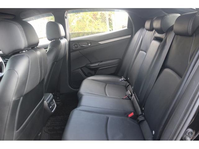 シビック ハッチバック　禁煙車　黒革シート　純正ナビ　フルセグＴＶ　バックカメラ　レーダークルーズコントロール　衝突軽減ブレーキ　ＬＥＤヘッドライト　シートヒーター　パワーシート　アイドリングストップ　電動格納ドアミラー（33枚目）