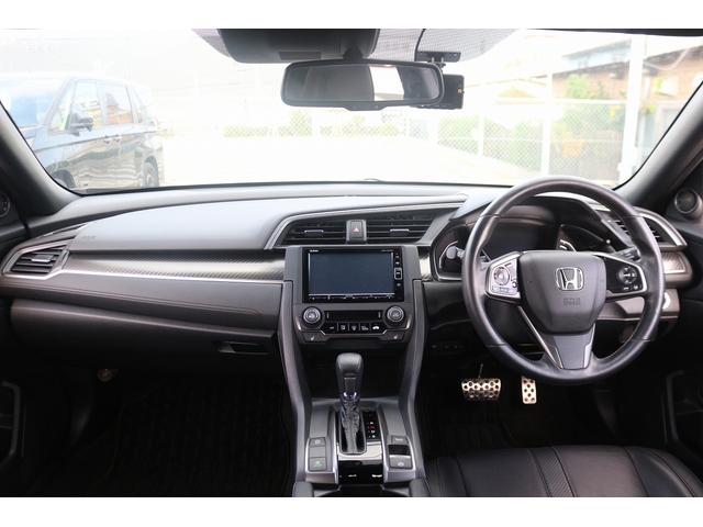 シビック ハッチバック　禁煙車　黒革シート　純正ナビ　フルセグＴＶ　バックカメラ　レーダークルーズコントロール　衝突軽減ブレーキ　ＬＥＤヘッドライト　シートヒーター　パワーシート　アイドリングストップ　電動格納ドアミラー（35枚目）