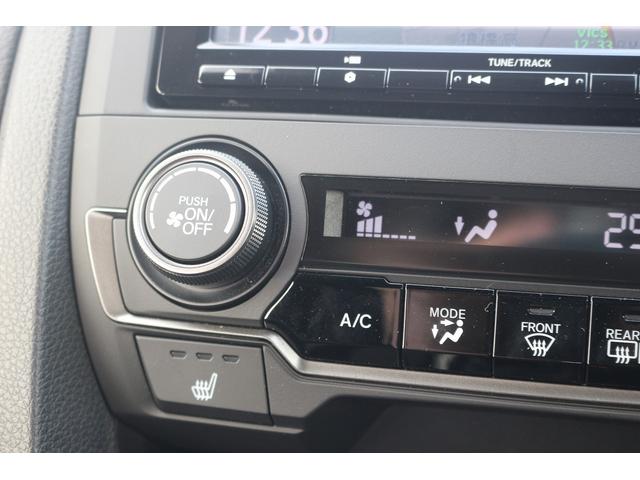 シビック ハッチバック　禁煙車　黒革シート　純正ナビ　フルセグＴＶ　バックカメラ　レーダークルーズコントロール　衝突軽減ブレーキ　ＬＥＤヘッドライト　シートヒーター　パワーシート　アイドリングストップ　電動格納ドアミラー（42枚目）