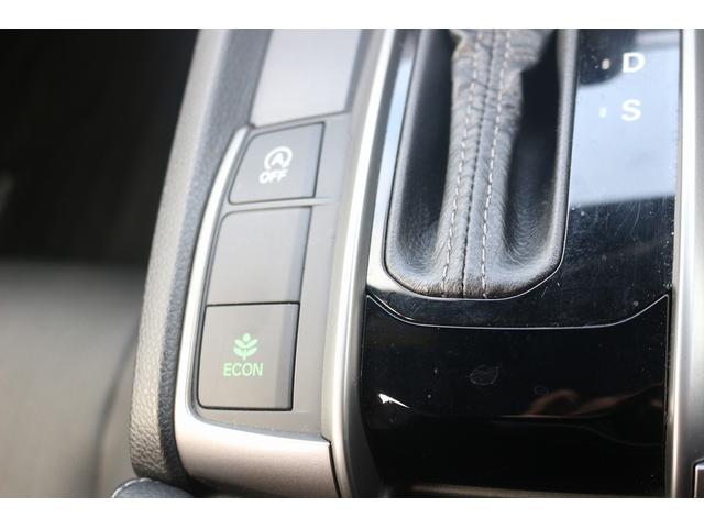 シビック ハッチバック　禁煙車　黒革シート　純正ナビ　フルセグＴＶ　バックカメラ　レーダークルーズコントロール　衝突軽減ブレーキ　ＬＥＤヘッドライト　シートヒーター　パワーシート　アイドリングストップ　電動格納ドアミラー（44枚目）