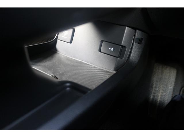 シビック ハッチバック　禁煙車　黒革シート　純正ナビ　フルセグＴＶ　バックカメラ　レーダークルーズコントロール　衝突軽減ブレーキ　ＬＥＤヘッドライト　シートヒーター　パワーシート　アイドリングストップ　電動格納ドアミラー（45枚目）