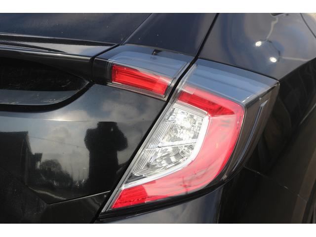 シビック ハッチバック　禁煙車　黒革シート　純正ナビ　フルセグＴＶ　バックカメラ　レーダークルーズコントロール　衝突軽減ブレーキ　ＬＥＤヘッドライト　シートヒーター　パワーシート　アイドリングストップ　電動格納ドアミラー（57枚目）