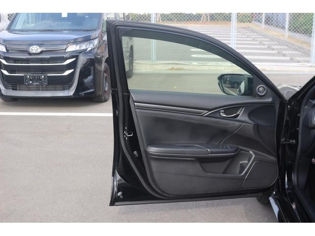 シビック ハッチバック　禁煙車　黒革シート　純正ナビ　フルセグＴＶ　バックカメラ　レーダークルーズコントロール　衝突軽減ブレーキ　ＬＥＤヘッドライト　シートヒーター　パワーシート　アイドリングストップ　電動格納ドアミラー（70枚目）