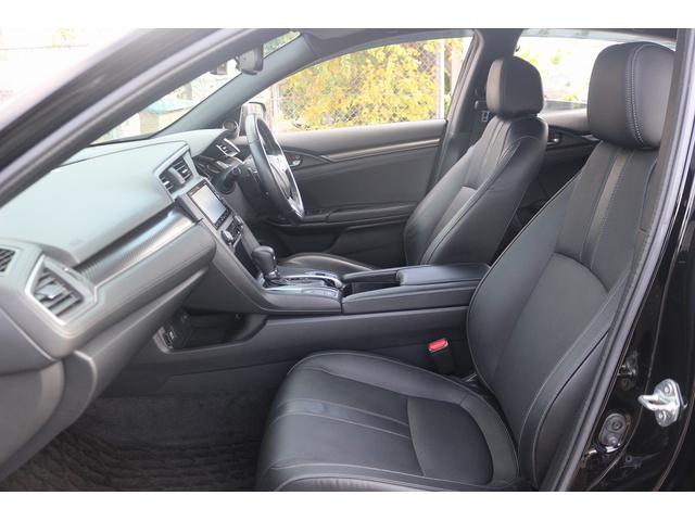 シビック ハッチバック　禁煙車　黒革シート　純正ナビ　フルセグＴＶ　バックカメラ　レーダークルーズコントロール　衝突軽減ブレーキ　ＬＥＤヘッドライト　シートヒーター　パワーシート　アイドリングストップ　電動格納ドアミラー（71枚目）