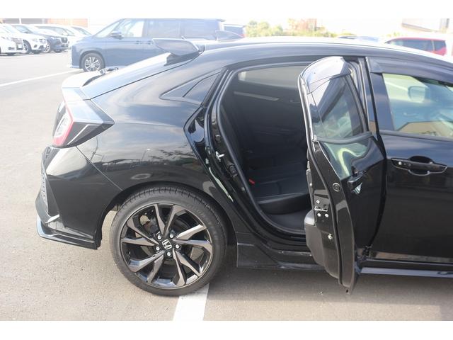 シビック ハッチバック　禁煙車　黒革シート　純正ナビ　フルセグＴＶ　バックカメラ　レーダークルーズコントロール　衝突軽減ブレーキ　ＬＥＤヘッドライト　シートヒーター　パワーシート　アイドリングストップ　電動格納ドアミラー（72枚目）