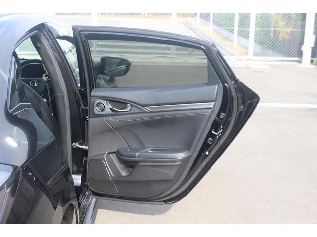 シビック ハッチバック　禁煙車　黒革シート　純正ナビ　フルセグＴＶ　バックカメラ　レーダークルーズコントロール　衝突軽減ブレーキ　ＬＥＤヘッドライト　シートヒーター　パワーシート　アイドリングストップ　電動格納ドアミラー（73枚目）