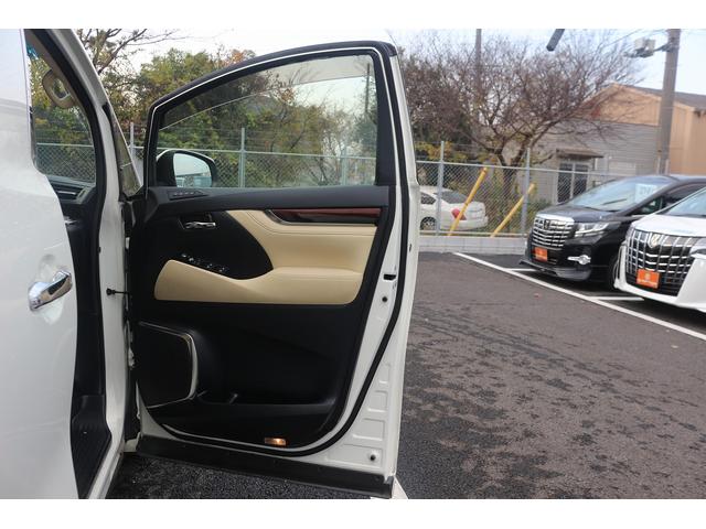 アルファード ２．５Ｇ　禁煙車　サンルーフ　後席モニター　アルパイン１０型ナビ　フルセグＴＶ　バックカメラ　ウェルカムパワースライドドア　電動リアゲート　ＥＴＣ　レーダークルーズコントロール　クリアランスソナー　ハーフレザー（30枚目）