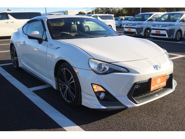 ８６ ＧＴ　禁煙車　ＴＲＤエアロ　ＴＲＤフルマフラー　６ＭＴ　純正ナビ　バックカメラ　フルセグＴＶ　ＥＴＣ　ＨＩＤヘッドライト　純正１７ＡＷ　プッシュスタート　Ｂｌｕｅｔｏｏｔｈ接続　電動格納ミラー　オートライト（4枚目）