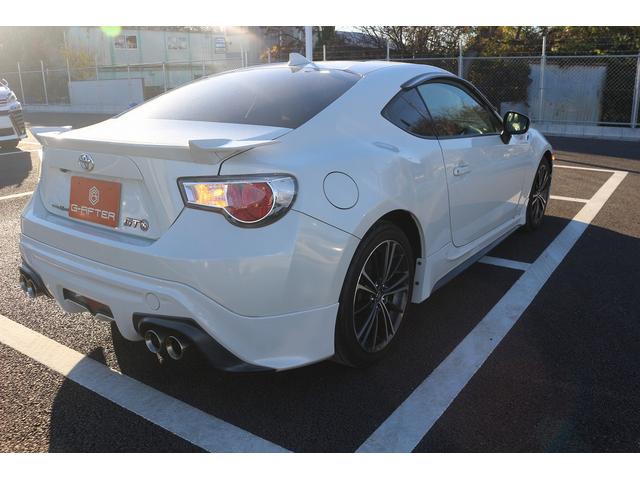 ８６ ＧＴ　禁煙車　ＴＲＤエアロ　ＴＲＤフルマフラー　６ＭＴ　純正ナビ　バックカメラ　フルセグＴＶ　ＥＴＣ　ＨＩＤヘッドライト　純正１７ＡＷ　プッシュスタート　Ｂｌｕｅｔｏｏｔｈ接続　電動格納ミラー　オートライト（6枚目）