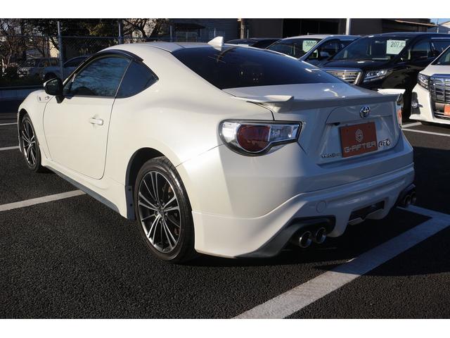 ８６ ＧＴ　禁煙車　ＴＲＤエアロ　ＴＲＤフルマフラー　６ＭＴ　純正ナビ　バックカメラ　フルセグＴＶ　ＥＴＣ　ＨＩＤヘッドライト　純正１７ＡＷ　プッシュスタート　Ｂｌｕｅｔｏｏｔｈ接続　電動格納ミラー　オートライト（8枚目）