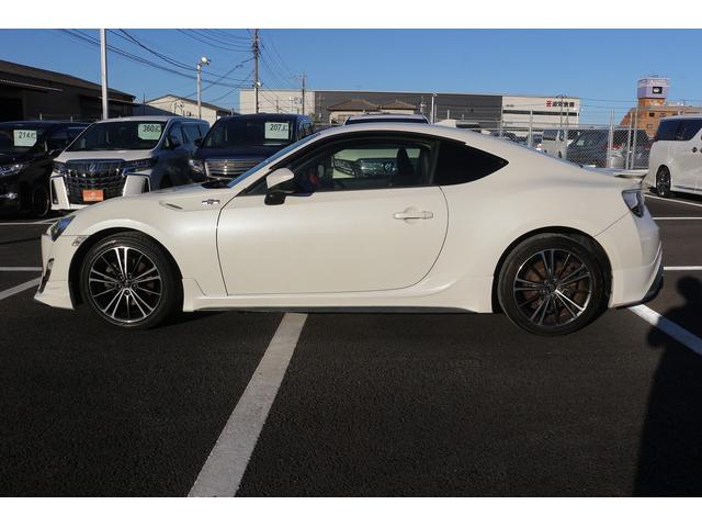 ８６ ＧＴ　禁煙車　ＴＲＤエアロ　ＴＲＤフルマフラー　６ＭＴ　純正ナビ　バックカメラ　フルセグＴＶ　ＥＴＣ　ＨＩＤヘッドライト　純正１７ＡＷ　プッシュスタート　Ｂｌｕｅｔｏｏｔｈ接続　電動格納ミラー　オートライト（9枚目）