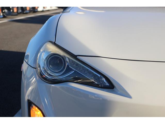 ８６ ＧＴ　禁煙車　ＴＲＤエアロ　ＴＲＤフルマフラー　６ＭＴ　純正ナビ　バックカメラ　フルセグＴＶ　ＥＴＣ　ＨＩＤヘッドライト　純正１７ＡＷ　プッシュスタート　Ｂｌｕｅｔｏｏｔｈ接続　電動格納ミラー　オートライト（14枚目）