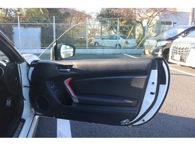 ８６ ＧＴ　禁煙車　ＴＲＤエアロ　ＴＲＤフルマフラー　６ＭＴ　純正ナビ　バックカメラ　フルセグＴＶ　ＥＴＣ　ＨＩＤヘッドライト　純正１７ＡＷ　プッシュスタート　Ｂｌｕｅｔｏｏｔｈ接続　電動格納ミラー　オートライト（25枚目）