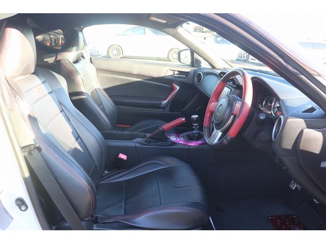 ８６ ＧＴ　禁煙車　ＴＲＤエアロ　ＴＲＤフルマフラー　６ＭＴ　純正ナビ　バックカメラ　フルセグＴＶ　ＥＴＣ　ＨＩＤヘッドライト　純正１７ＡＷ　プッシュスタート　Ｂｌｕｅｔｏｏｔｈ接続　電動格納ミラー　オートライト（29枚目）