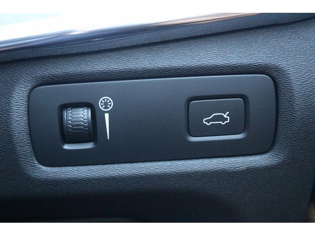 Ｖ９０ Ｔ５　モメンタム　禁煙車　本革シート　純正８インチナビ　フルセグＴＶ　全周囲カメラ　レーダークルーズコントロール　ＬＥＤヘッドライト　ＥＴＣ　ターボチャージャー　オートマチックハイビーム　Ｂｌｕｅｔｏｏｔｈ接続（5枚目）