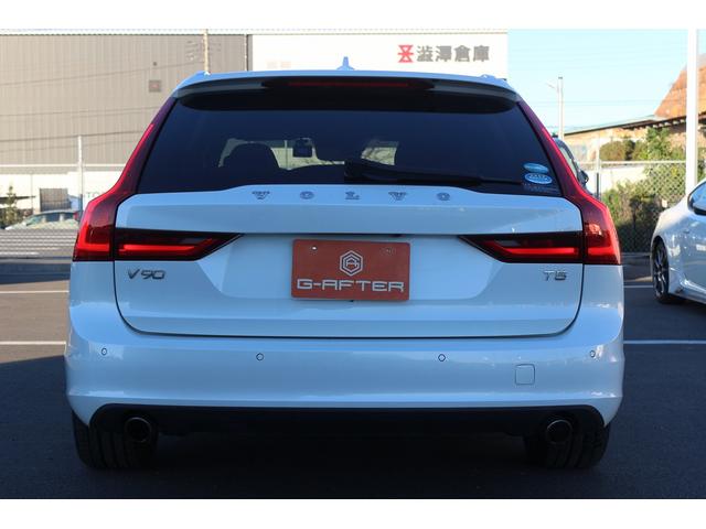 Ｖ９０ Ｔ５　モメンタム　禁煙車　本革シート　純正８インチナビ　フルセグＴＶ　全周囲カメラ　レーダークルーズコントロール　ＬＥＤヘッドライト　ＥＴＣ　ターボチャージャー　オートマチックハイビーム　Ｂｌｕｅｔｏｏｔｈ接続（9枚目）