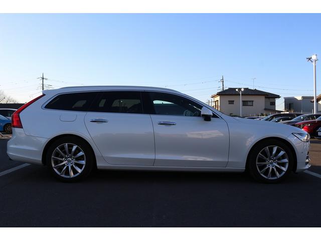 Ｖ９０ Ｔ５　モメンタム　禁煙車　本革シート　純正８インチナビ　フルセグＴＶ　全周囲カメラ　レーダークルーズコントロール　ＬＥＤヘッドライト　ＥＴＣ　ターボチャージャー　オートマチックハイビーム　Ｂｌｕｅｔｏｏｔｈ接続（10枚目）