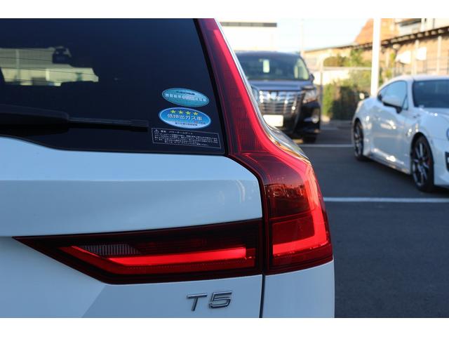 Ｖ９０ Ｔ５　モメンタム　禁煙車　本革シート　純正８インチナビ　フルセグＴＶ　全周囲カメラ　レーダークルーズコントロール　ＬＥＤヘッドライト　ＥＴＣ　ターボチャージャー　オートマチックハイビーム　Ｂｌｕｅｔｏｏｔｈ接続（13枚目）