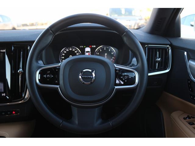 Ｖ９０ Ｔ５　モメンタム　禁煙車　本革シート　純正８インチナビ　フルセグＴＶ　全周囲カメラ　レーダークルーズコントロール　ＬＥＤヘッドライト　ＥＴＣ　ターボチャージャー　オートマチックハイビーム　Ｂｌｕｅｔｏｏｔｈ接続（17枚目）