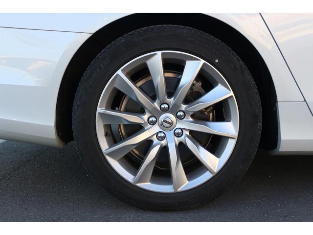 Ｖ９０ Ｔ５　モメンタム　禁煙車　本革シート　純正８インチナビ　フルセグＴＶ　全周囲カメラ　レーダークルーズコントロール　ＬＥＤヘッドライト　ＥＴＣ　ターボチャージャー　オートマチックハイビーム　Ｂｌｕｅｔｏｏｔｈ接続（24枚目）