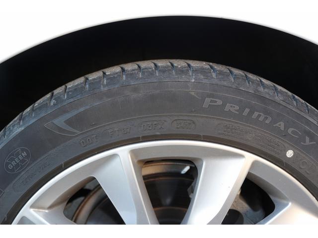 Ｖ９０ Ｔ５　モメンタム　禁煙車　本革シート　純正８インチナビ　フルセグＴＶ　全周囲カメラ　レーダークルーズコントロール　ＬＥＤヘッドライト　ＥＴＣ　ターボチャージャー　オートマチックハイビーム　Ｂｌｕｅｔｏｏｔｈ接続（32枚目）