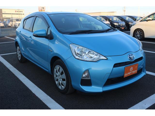 アクア S 禁煙車 純正8型ナビ バックカメラ TV 電動格納式ドアミラー オートライト プッシュスタート ETC DVD再生 BULUETTOTH接続 アイドリングストップ スマートキー プライバシーガラス(3枚目)