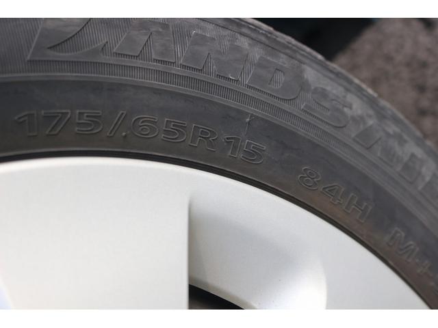 アクア S 禁煙車 純正8型ナビ バックカメラ TV 電動格納式ドアミラー オートライト プッシュスタート ETC DVD再生 BULUETTOTH接続 アイドリングストップ スマートキー プライバシーガラス(25枚目)