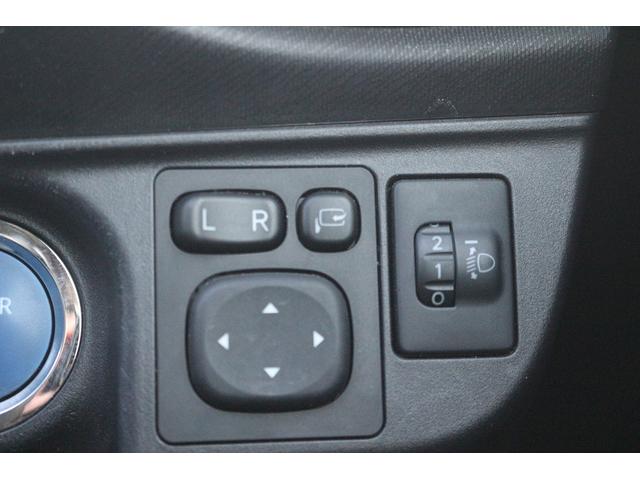 アクア S 禁煙車 純正8型ナビ バックカメラ TV 電動格納式ドアミラー オートライト プッシュスタート ETC DVD再生 BULUETTOTH接続 アイドリングストップ スマートキー プライバシーガラス(48枚目)