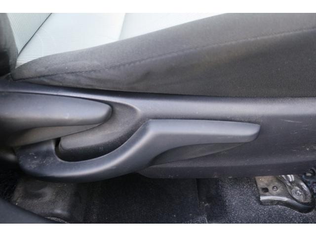 アクア S 禁煙車 純正8型ナビ バックカメラ TV 電動格納式ドアミラー オートライト プッシュスタート ETC DVD再生 BULUETTOTH接続 アイドリングストップ スマートキー プライバシーガラス(52枚目)