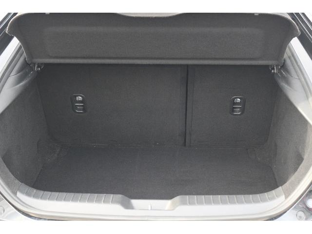 ＭＡＺＤＡ３ファストバック １５Ｓツーリング　禁煙車　６ＭＴ　純正８型ナビ　フルセグＴＶ　バックカメラ　レーダークルーズコントロール　ＬＥＤヘッドライト　クリアランスソナー　電動格納ミラー　Ｂｌｕｅｔｏｏｔｈ接続　オートライト　プッシュスタート（65枚目）