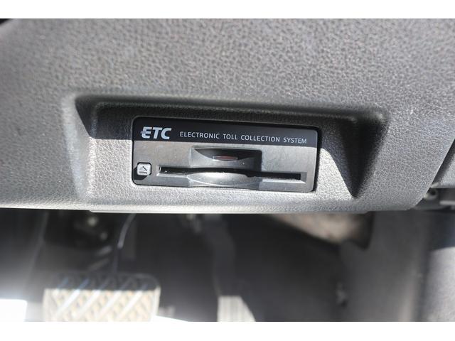 リーフ X 禁煙車 ツートンルーフ LEDヘッドライト 純正ナビ バックカメラ フルセグTV 衝突軽減 クルーズコントロール シートヒーター ETC ステアリングヒーター 電動格納ミラー Bluetooth接続(5枚目)