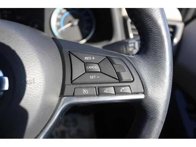 リーフ X 禁煙車 ツートンルーフ LEDヘッドライト 純正ナビ バックカメラ フルセグTV 衝突軽減 クルーズコントロール シートヒーター ETC ステアリングヒーター 電動格納ミラー Bluetooth接続(7枚目)