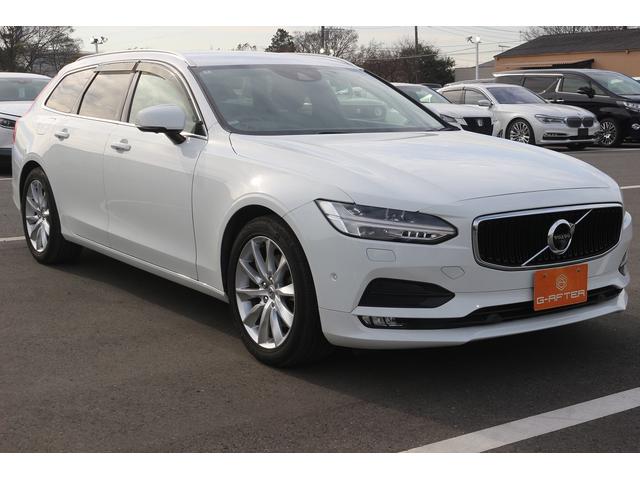Ｖ９０ Ｔ５　モメンタム　禁煙車　黒革シート　純正ナビ　フルセグ　全周囲カメラ　アダプティブクルーズコントロ－ル　インテリセーフ　ＡＰＰＬＥＣＡＲＰＬＡＹ　パークアシスト　シートヒーター　ＬＥＤヘッドライト　オートハイビーム（8枚目）
