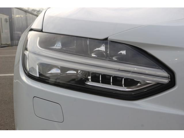 Ｖ９０ Ｔ５　モメンタム　禁煙車　黒革シート　純正ナビ　フルセグ　全周囲カメラ　アダプティブクルーズコントロ－ル　インテリセーフ　ＡＰＰＬＥＣＡＲＰＬＡＹ　パークアシスト　シートヒーター　ＬＥＤヘッドライト　オートハイビーム（11枚目）