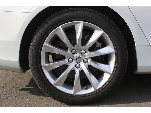 Ｖ９０ Ｔ５　モメンタム　禁煙車　黒革シート　純正ナビ　フルセグ　全周囲カメラ　アダプティブクルーズコントロ－ル　インテリセーフ　ＡＰＰＬＥＣＡＲＰＬＡＹ　パークアシスト　シートヒーター　ＬＥＤヘッドライト　オートハイビーム（19枚目）