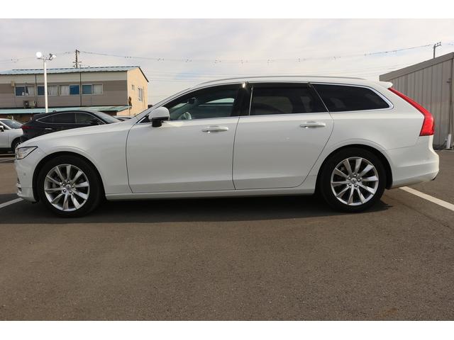 Ｖ９０ Ｔ５　モメンタム　禁煙車　黒革シート　純正ナビ　フルセグ　全周囲カメラ　アダプティブクルーズコントロ－ル　インテリセーフ　ＡＰＰＬＥＣＡＲＰＬＡＹ　パークアシスト　シートヒーター　ＬＥＤヘッドライト　オートハイビーム（22枚目）