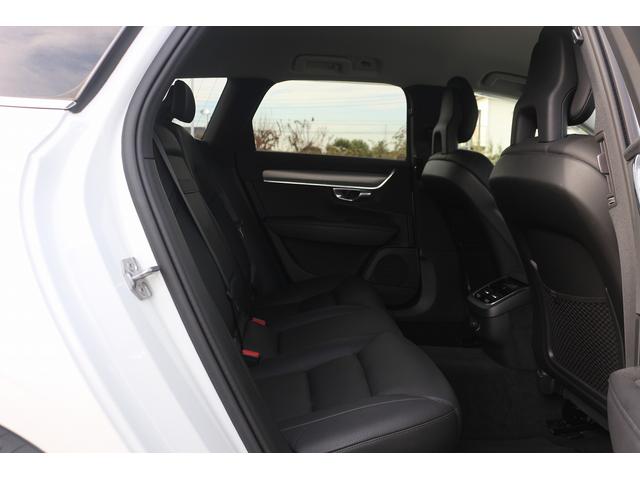 Ｖ９０ Ｔ５　モメンタム　禁煙車　黒革シート　純正ナビ　フルセグ　全周囲カメラ　アダプティブクルーズコントロ－ル　インテリセーフ　ＡＰＰＬＥＣＡＲＰＬＡＹ　パークアシスト　シートヒーター　ＬＥＤヘッドライト　オートハイビーム（30枚目）