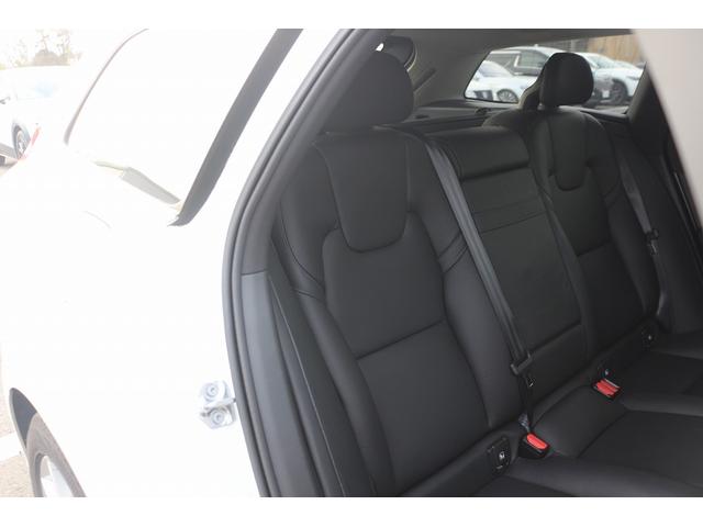 Ｖ９０ Ｔ５　モメンタム　禁煙車　黒革シート　純正ナビ　フルセグ　全周囲カメラ　アダプティブクルーズコントロ－ル　インテリセーフ　ＡＰＰＬＥＣＡＲＰＬＡＹ　パークアシスト　シートヒーター　ＬＥＤヘッドライト　オートハイビーム（31枚目）