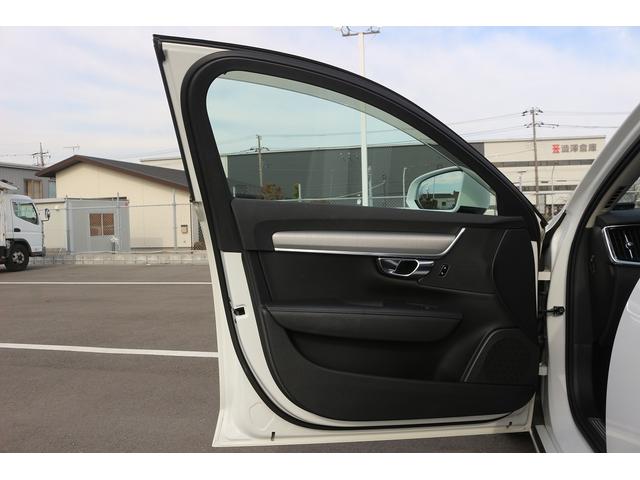 Ｖ９０ Ｔ５　モメンタム　禁煙車　黒革シート　純正ナビ　フルセグ　全周囲カメラ　アダプティブクルーズコントロ－ル　インテリセーフ　ＡＰＰＬＥＣＡＲＰＬＡＹ　パークアシスト　シートヒーター　ＬＥＤヘッドライト　オートハイビーム（37枚目）