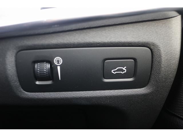 Ｖ９０ Ｔ５　モメンタム　禁煙車　黒革シート　純正ナビ　フルセグ　全周囲カメラ　アダプティブクルーズコントロ－ル　インテリセーフ　ＡＰＰＬＥＣＡＲＰＬＡＹ　パークアシスト　シートヒーター　ＬＥＤヘッドライト　オートハイビーム（50枚目）