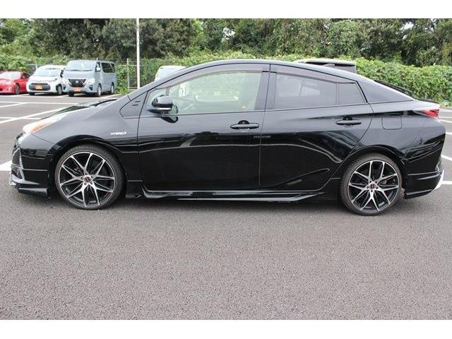 プリウス Ｓ　黒革シート　ＤＡＤシートカバー　社外エアロ　ＡＬＰＩＮＥナビ　フルセグＴＶ　衝突軽減ブレーキ　レーダークルーズコントロール　ＬＥＤヘッドライト　ＥＴＣ　スマートキー　Ｂｌｕｅｔｏｏｔｈ接続　ＥＳＣ（11枚目）