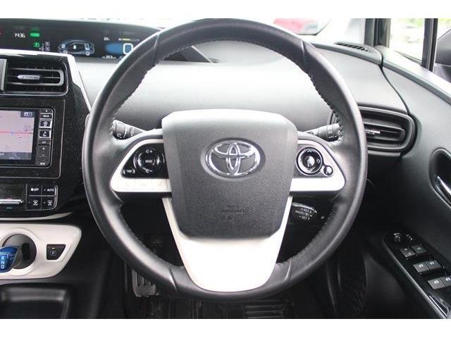 プリウス Ｓ　黒革シート　ＤＡＤシートカバー　社外エアロ　ＡＬＰＩＮＥナビ　フルセグＴＶ　衝突軽減ブレーキ　レーダークルーズコントロール　ＬＥＤヘッドライト　ＥＴＣ　スマートキー　Ｂｌｕｅｔｏｏｔｈ接続　ＥＳＣ（17枚目）