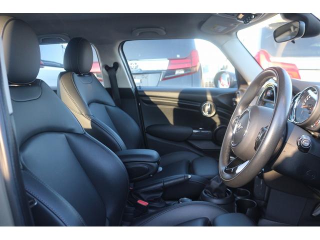 MINI クーパーD 禁煙車 ストリートスタイルPKG 黒革シート 後期モデル 順正ナビ バックカメラ 衝突軽減ブレーキ LEDヘッドライト 電動格納式ミラー オートライト シートヒーター アイドリングストップ(35枚目)