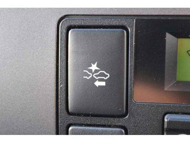 ハイエースバン 　禁煙車　ワンオーナー　純正ナビ　フルセグ　バックカメラ　ハーフレザー　衝突軽減ブレーキ　ＬＥＤヘッドライト　ＥＴＣ　スマートキー　Ｂｌｕｅｔｏｏｔｈ接続　電動格納式ドアミラー　純正１５インチアルミ（7枚目）